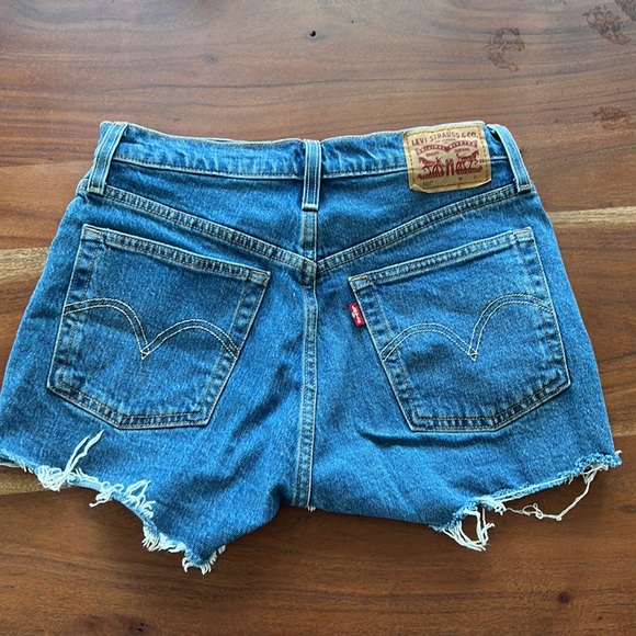 Levi’s Blue Denim Shorts - Picture 3 of 5